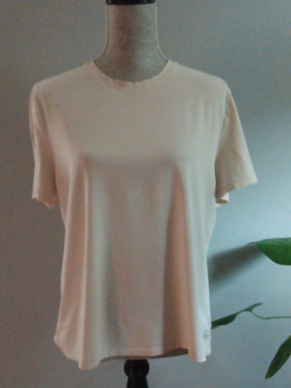 Vuori Women's Short-Sleeve Crewneck Tee in Light Cream